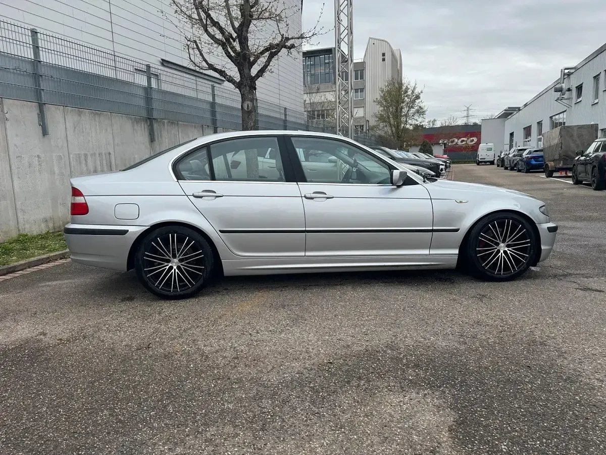 Używany BMW 325 192 KM (141 kW) 2003 Srebrny Sedan/Limuzyna