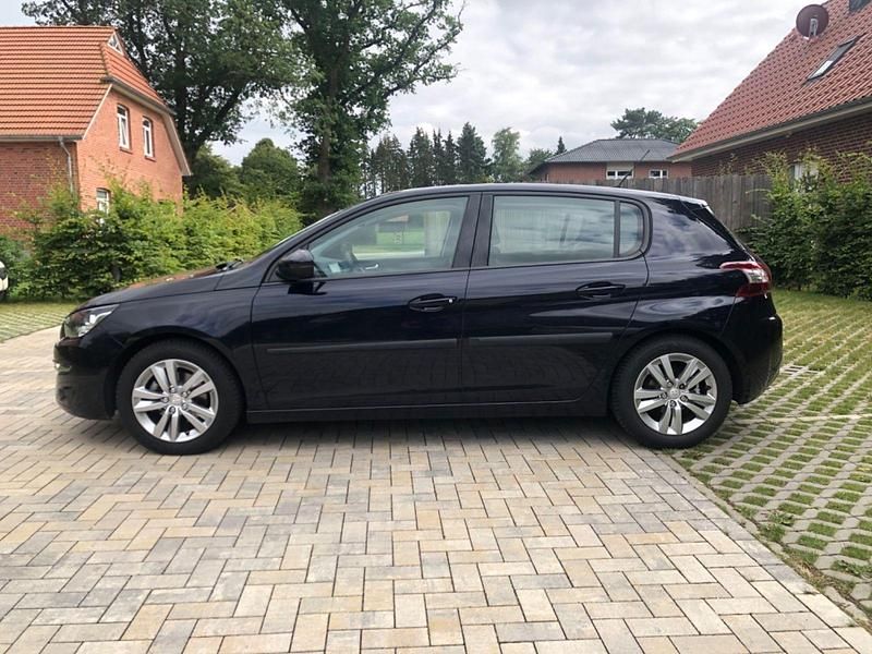 Gebraucht Peugeot 308 Allure 125 PS (91 kW) 2013 Blau Limousine
