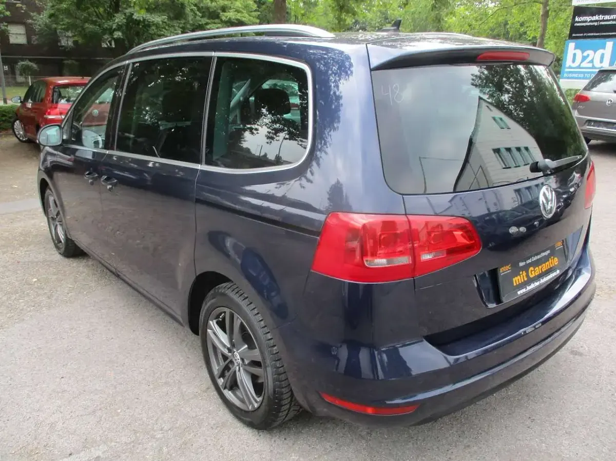 Gebraucht VW Sharan Highline 140 PS (102 kW) 2015 Night blue metallic Van / Kleinbus