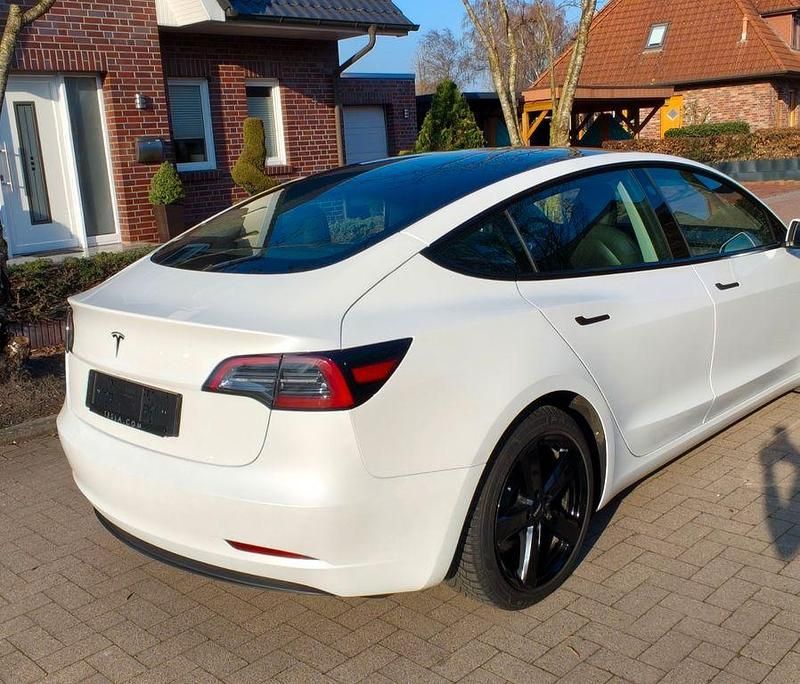 Gebraucht Tesla Model 3 239 kW (325 PS) 2022 Weiß Limousine