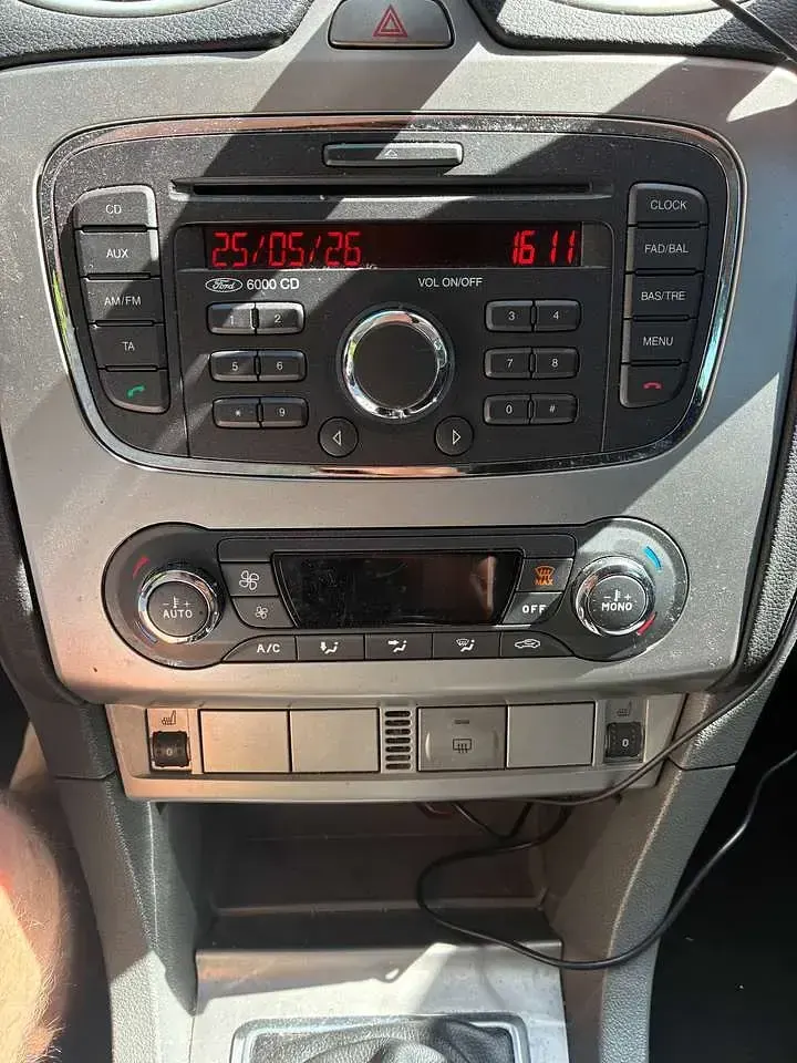 Gebraucht Ford Focus 102 PS (75 kW) 2011 Schwarz Kombi