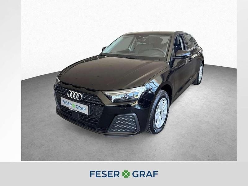 Mythosschwarz metallic Neu 2025 Audi A1 Sportback Kleinwagen | 26.390 € (Guter Preis) - Bild 1/4