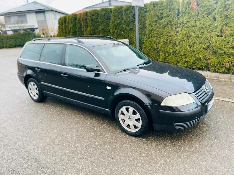 Schwarz Gebraucht 2001 VW Passat Kombi | 1.700 € (Fairer Preis) - Bild 1/4
