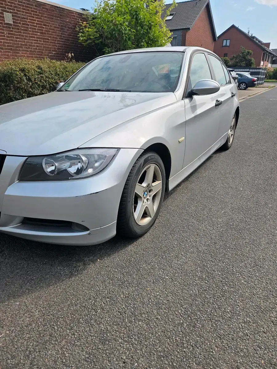 Gebraucht BMW 318 129 PS (94 kW) 2006 Silber Limousine