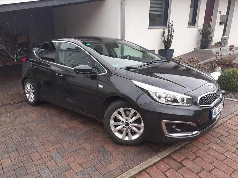 Gebraucht Kia Ceed DREAM-TEAM Edition 101 PS (74 kW) 2017 Schwarz Kleinwagen