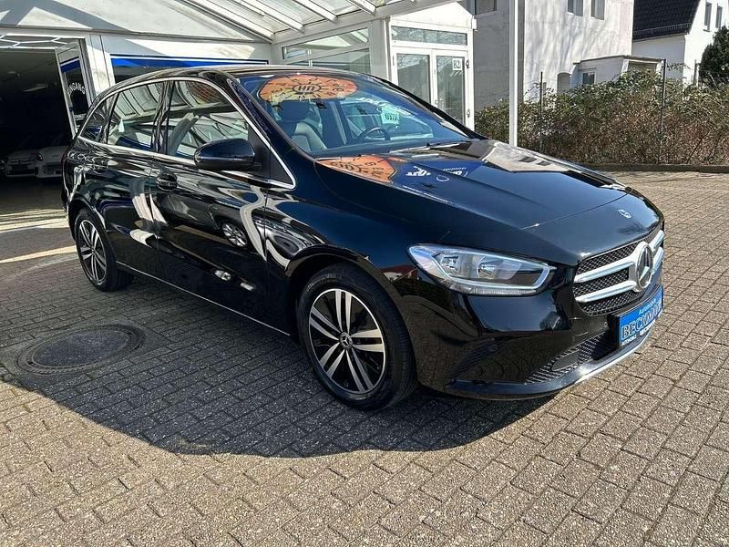 Gebraucht Mercedes E250 160 PS (117 kW) 2020 Nachtschwarz  unilack Limousine