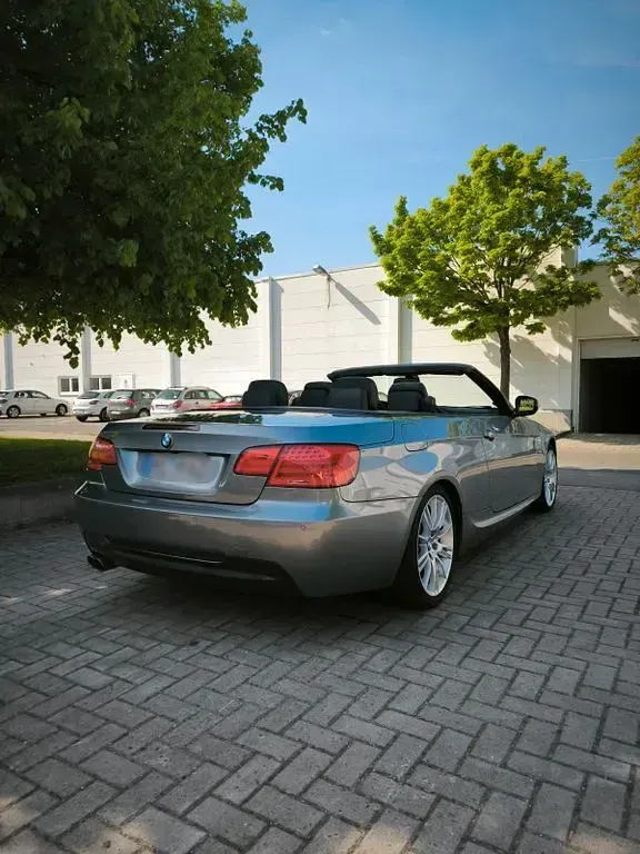 Gebraucht BMW 330 Cabriolet M Sport 245 PS (180 kW) 2012 Grau Cabrio