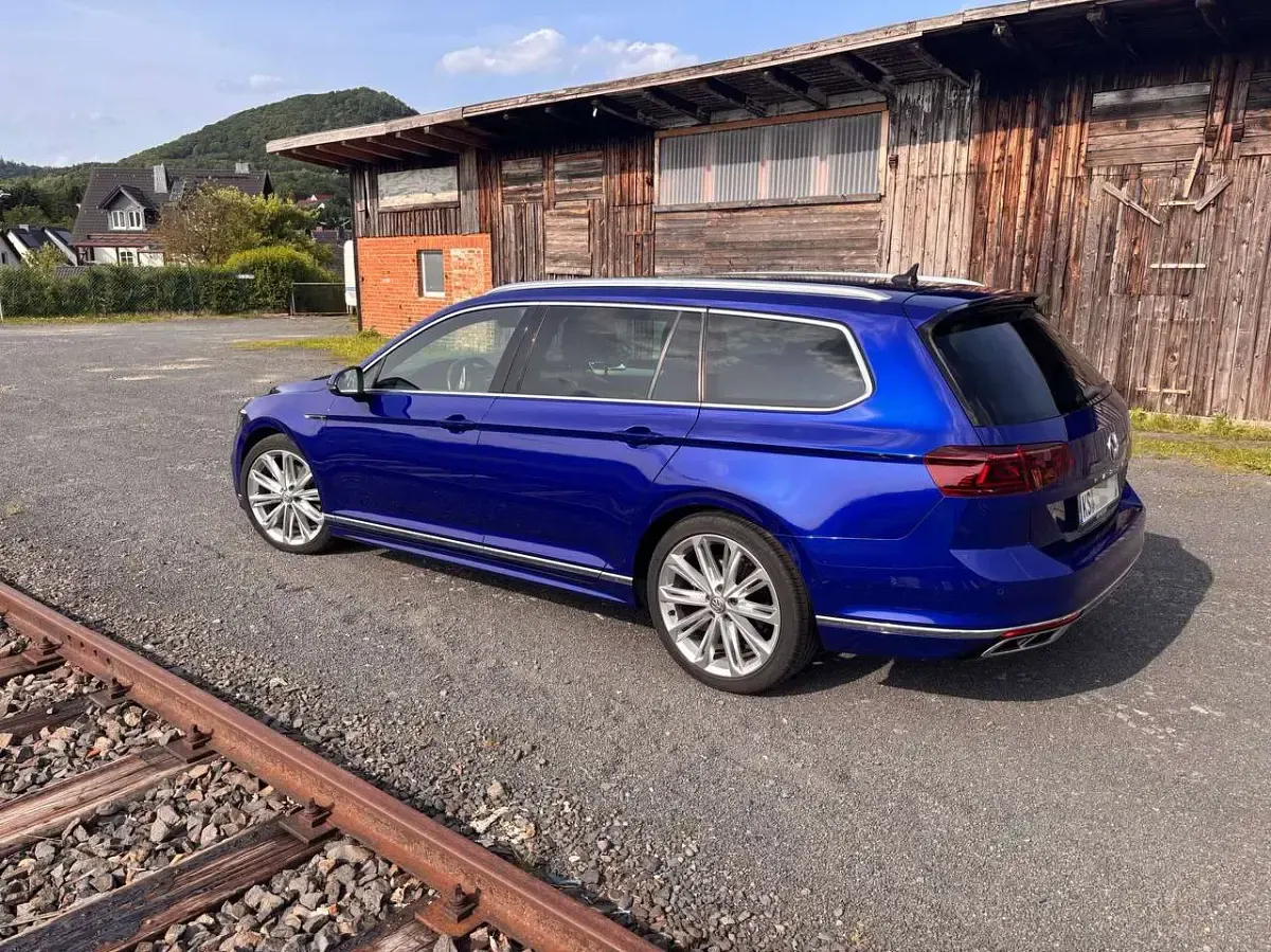 Gebraucht VW Passat Elegance 190 PS (139 kW) 2020 Blau Kombi