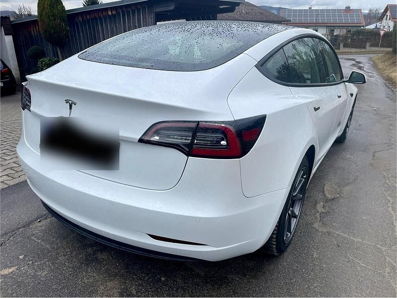 Gebraucht Tesla Model 3 Standard Range 239 kW (325 PS) 2021 Weiß Limousine