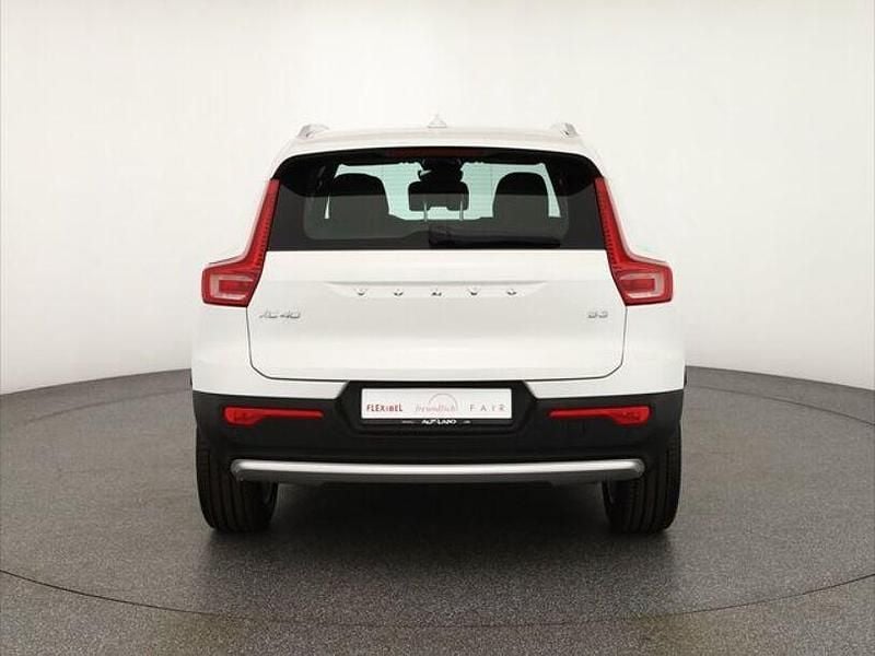 Neu Volvo XC40 163 PS (119 kW) 2025 Weiß SUV