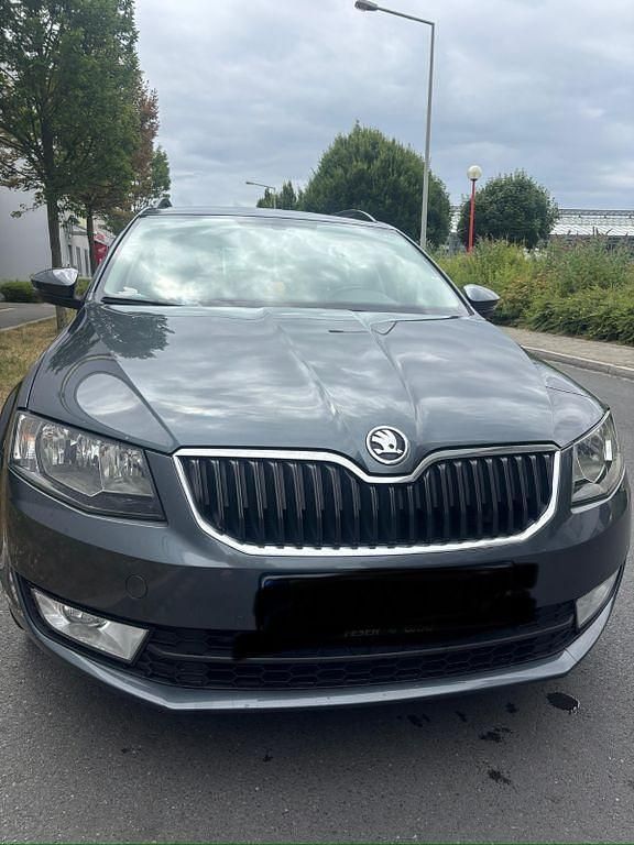 Grau Gebraucht 2016 Skoda Octavia LAURIN & KLEMENT Kombi | 8.750 € (Superpreis) - Bild 1/4