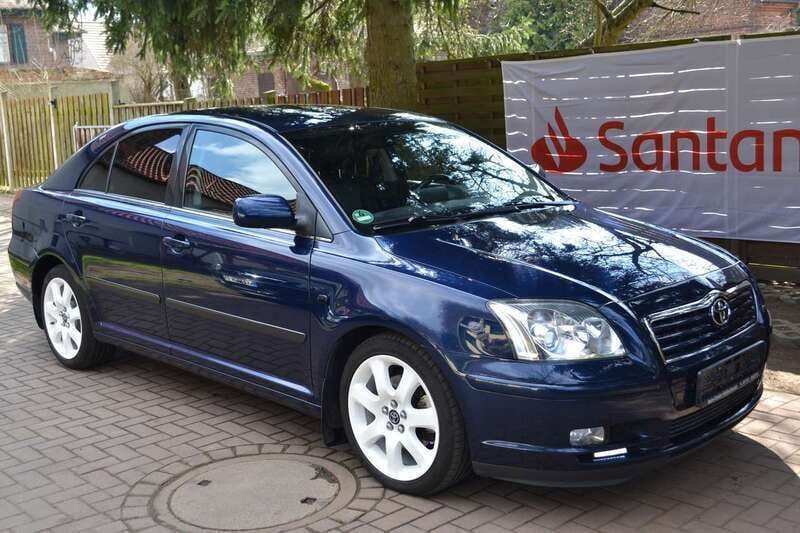 Dark blue mica metallic Gebraucht 2004 Toyota Avensis Executive Kleinwagen | 4.390 € (Fairer Preis) - Bild 1/4