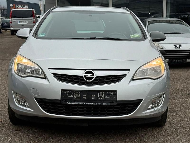 Gebraucht Opel Astra Design Edition 140 PS (102 kW) 2011 Silber Kombi