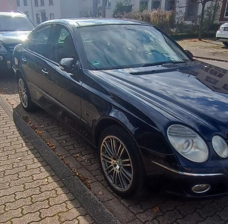 Blau Gebraucht 2008 Mercedes E320 Elegance Limousine | 5.700 € (Fairer Preis) - Bild 1/4