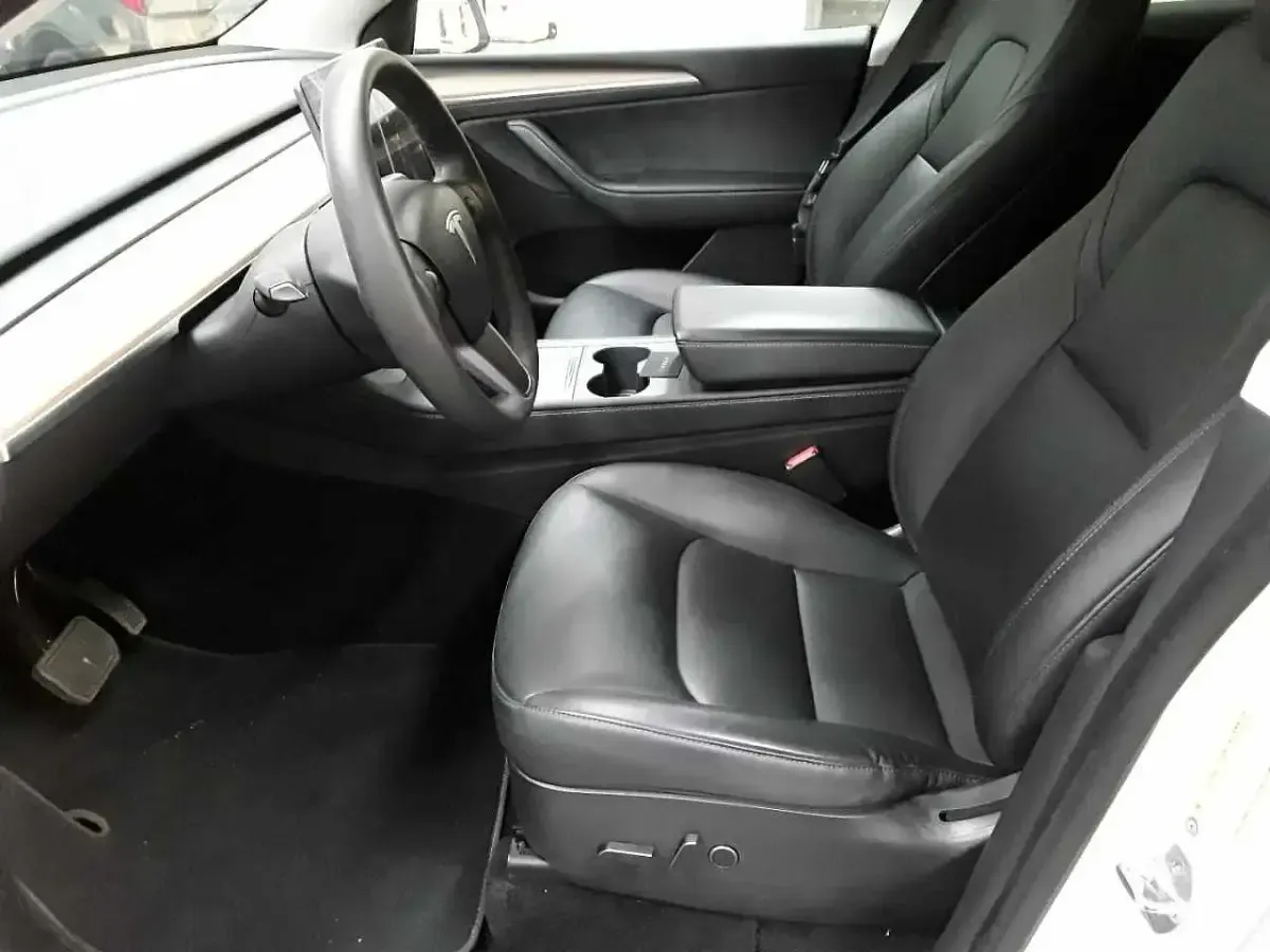 Gebraucht Tesla Model Y 378 kW (514 PS) 2021 Pearl white multicoat SUV
