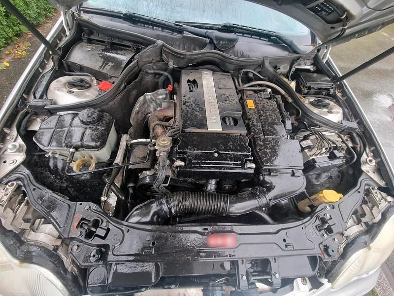 Gebraucht Mercedes C180 143 PS (105 kW) 2004 Silber Kombi