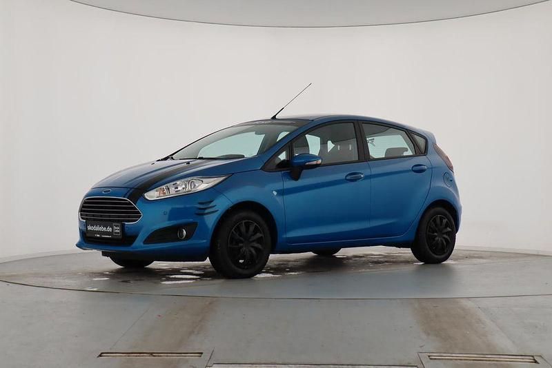 Gebraucht Ford Fiesta Trend 101 PS (74 kW) 2016 Arubablau metallic Limousine