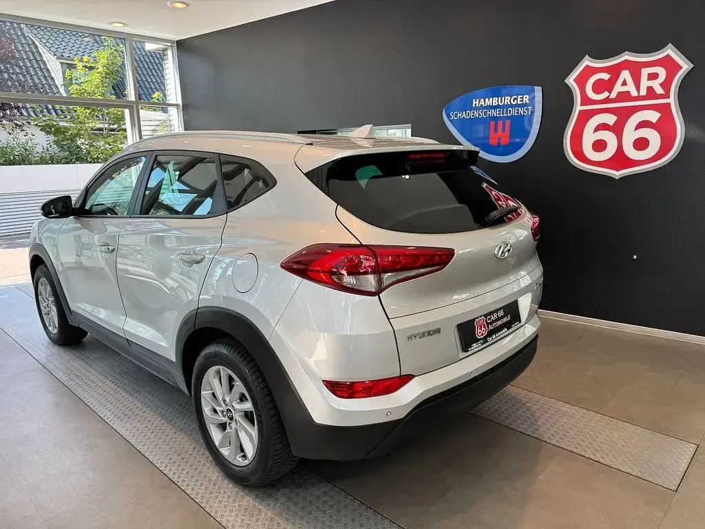 Gebraucht Hyundai Tucson Intro Edition 132 PS (97 kW) 2016 Silber SUV