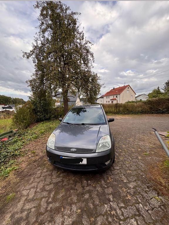 Gebraucht Ford Fiesta 68 PS (50 kW) 2005 Grau Kleinwagen