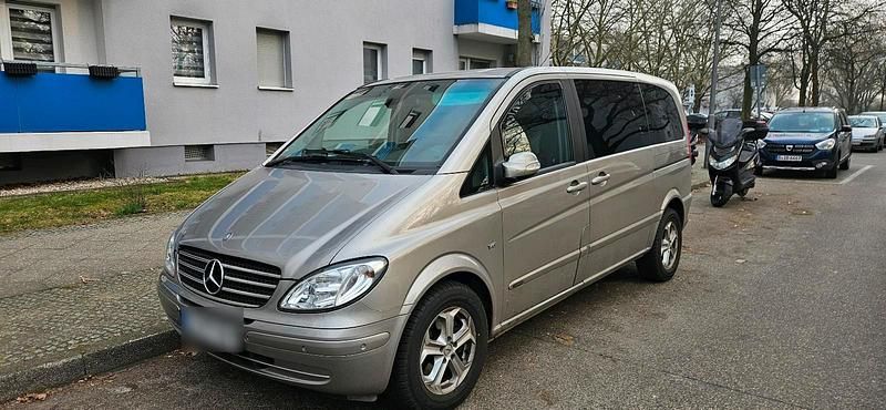Braun Gebraucht 2009 Mercedes Viano Van / Kleinbus | 12.750 € (Fairer Preis) - Bild 1/4
