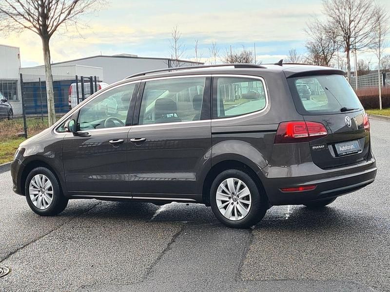 Gebraucht VW Sharan Comfortline 150 PS (110 kW) 2021 Schwarz Van / Kleinbus
