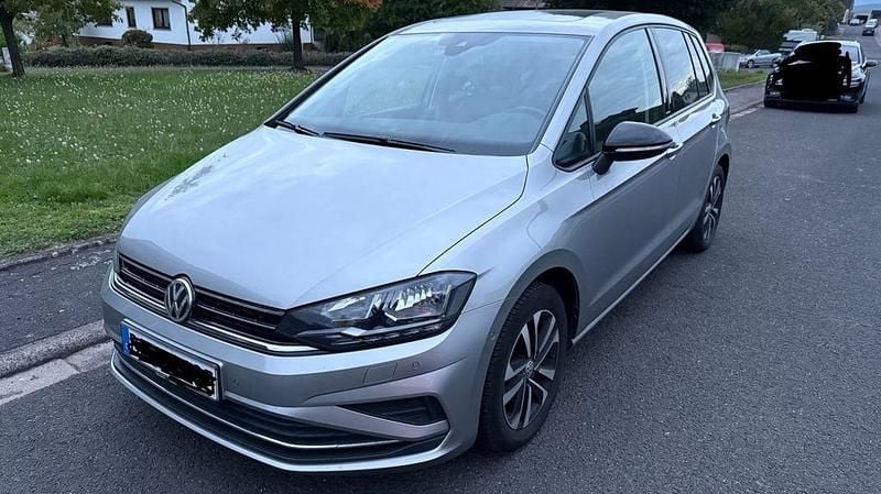 Silber Gebraucht 2020 VW Golf Sportsvan IQ Drive Van / Kleinbus | 14.900 € (Guter Preis) - Bild 1/4