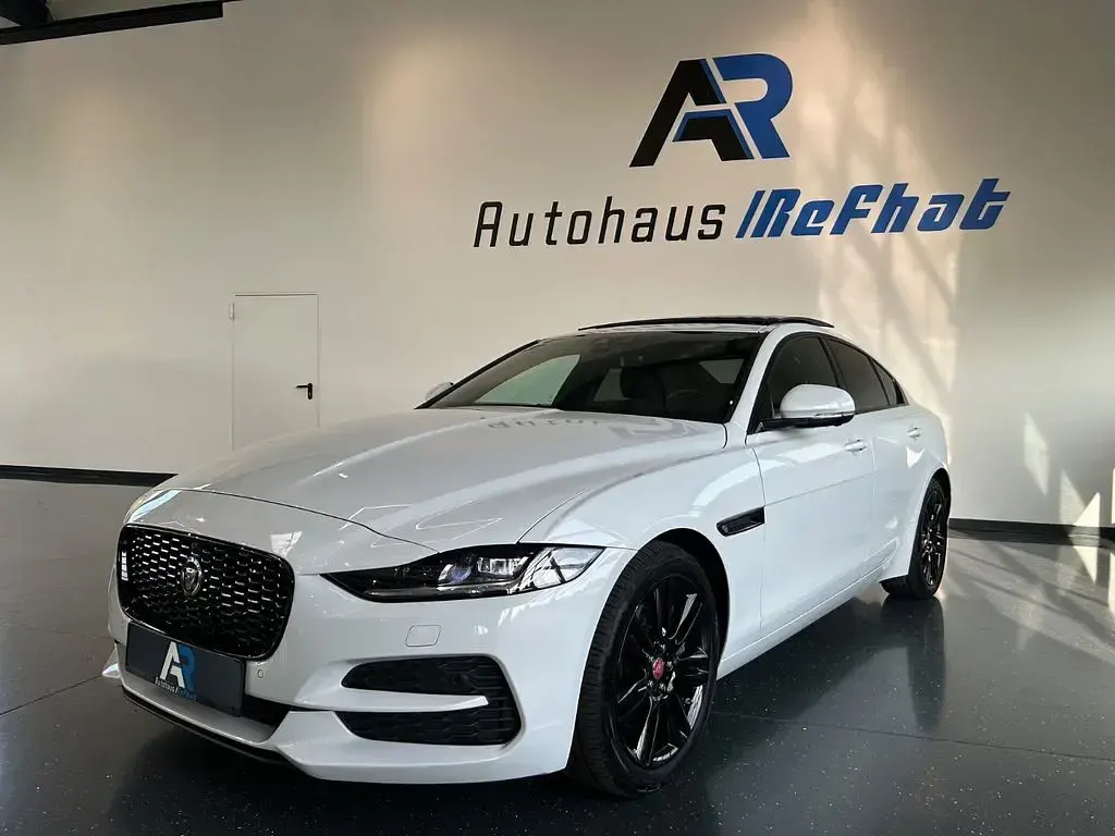 Gebraucht Jaguar XE R-Dynamic 250 PS (183 kW) 2020 Weiß Limousine