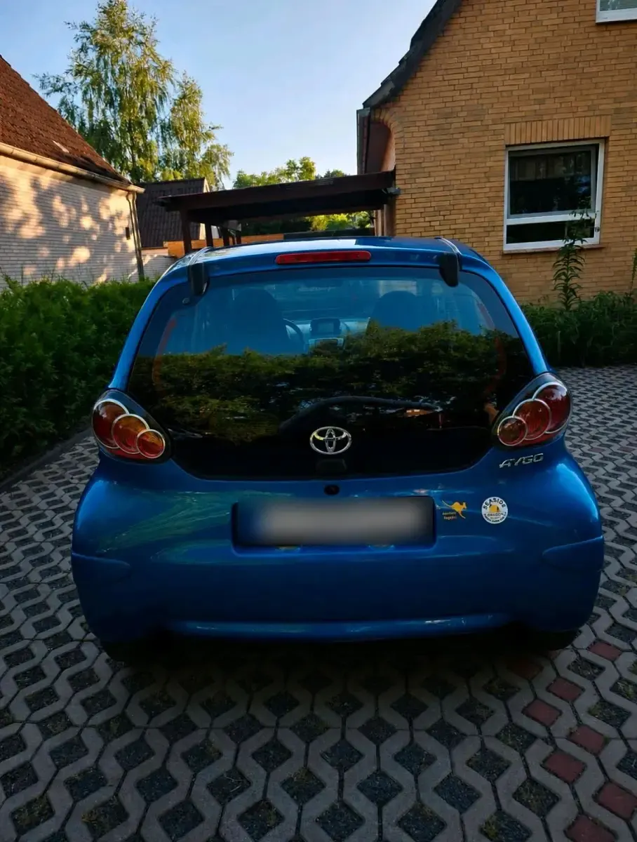 Gebraucht Toyota Aygo 69 PS (50 kW) 2013 Blau Kleinwagen
