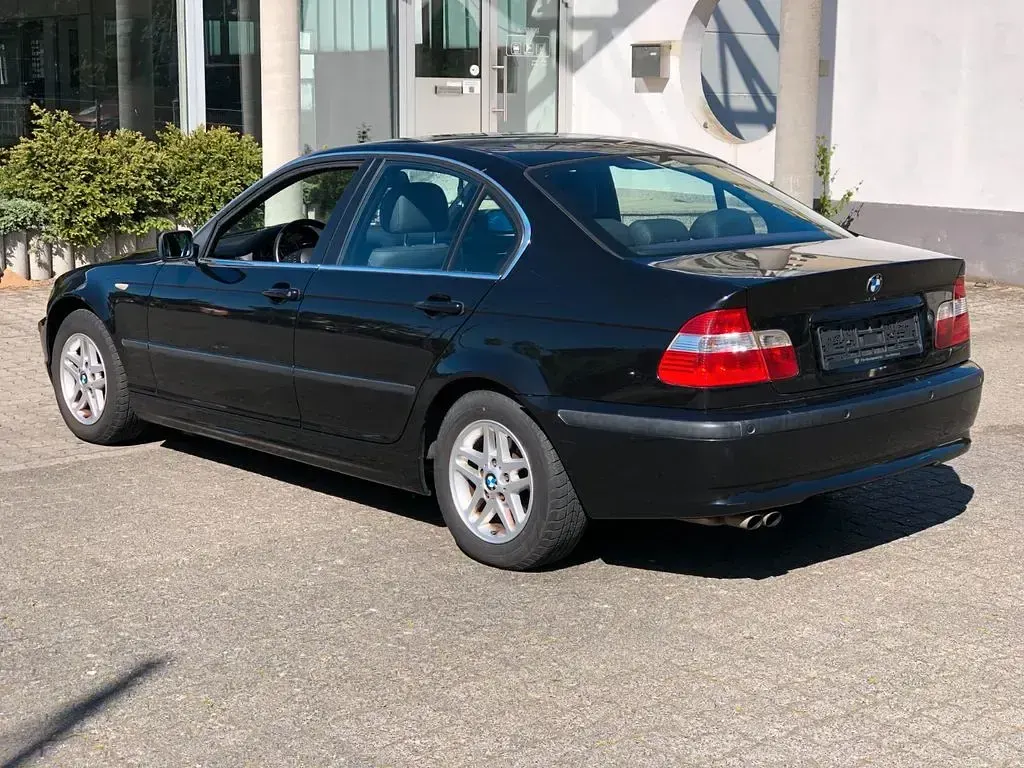 Używany BMW 320 Exclusive 170 KM (125 kW) 2004 Czarny Sedan/Limuzyna
