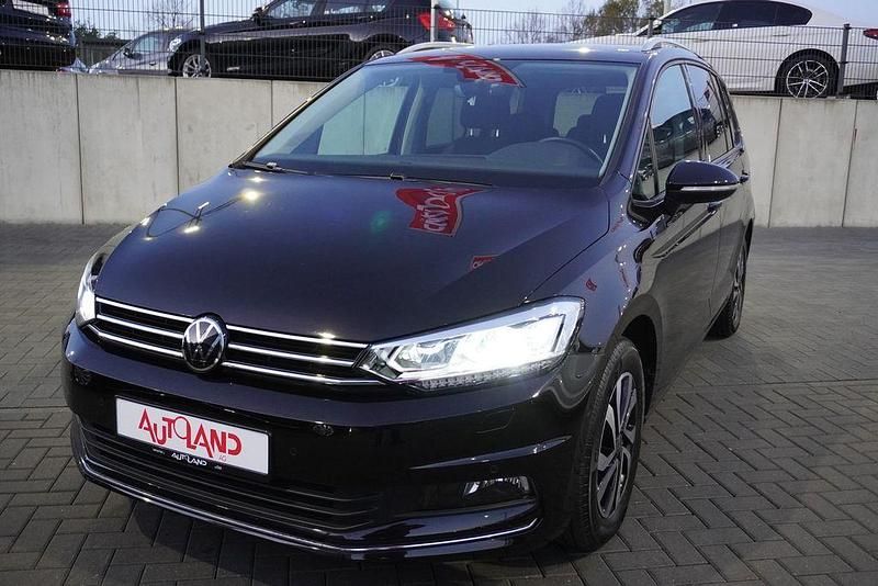 Schwarz Gebraucht 2022 VW Touran Active Van / Kleinbus | 29.950 € (Fairer Preis) - Bild 1/4