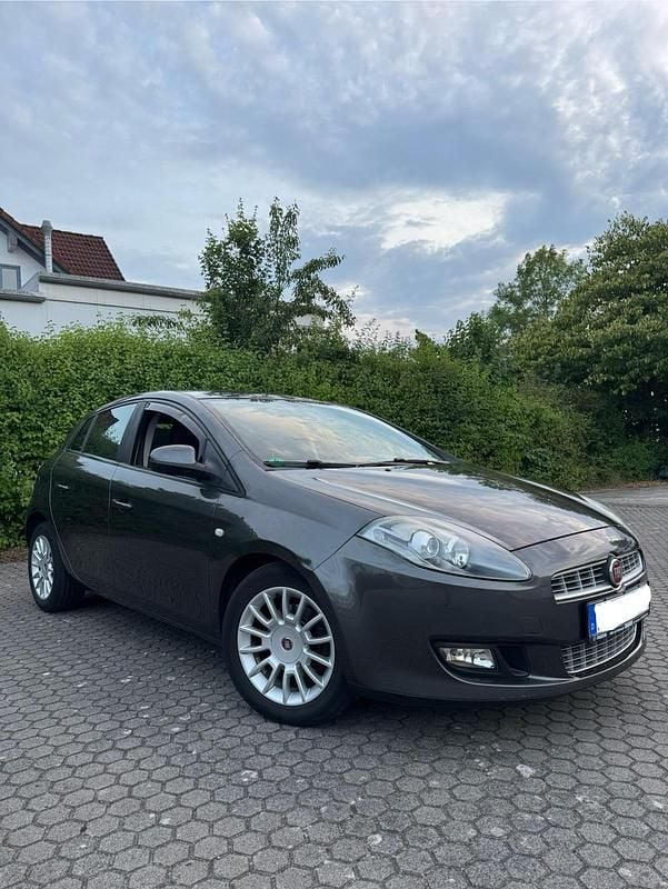 Grau Gebraucht 2010 Fiat Bravo Sport Kleinwagen | 3.000 € (Fairer Preis) - Bild 1/4