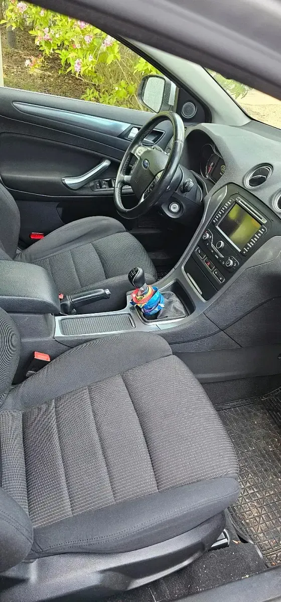 Gebraucht Ford Mondeo 163 PS (119 kW) 2011 Silber Kombi