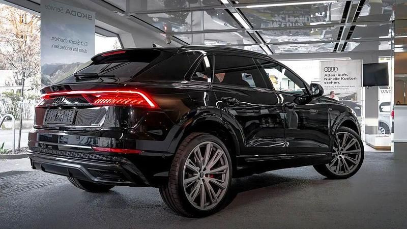 Gebraucht Audi Q8 Competition 381 PS (280 kW) 2023 Mythosschwarz (metallic) SUV