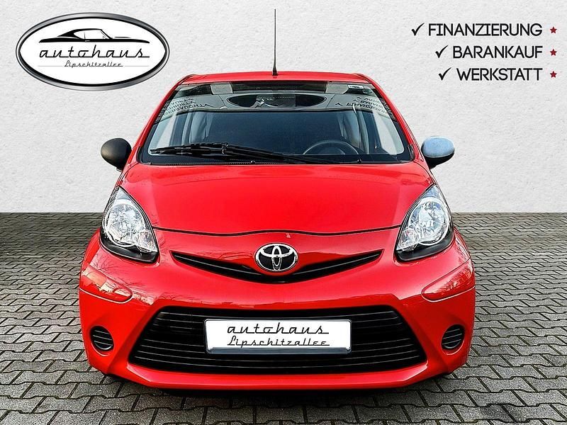 Gebraucht Toyota Aygo Basis 68 PS (50 kW) 2012 Rot Kleinwagen