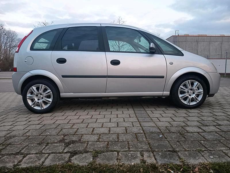 Gebraucht Opel Meriva 101 PS (74 kW) 2004 Silber Van / Kleinbus