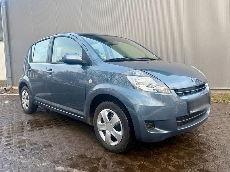 Gebraucht Daihatsu Sirion 91 PS (66 kW) 2011 Grau Kleinwagen