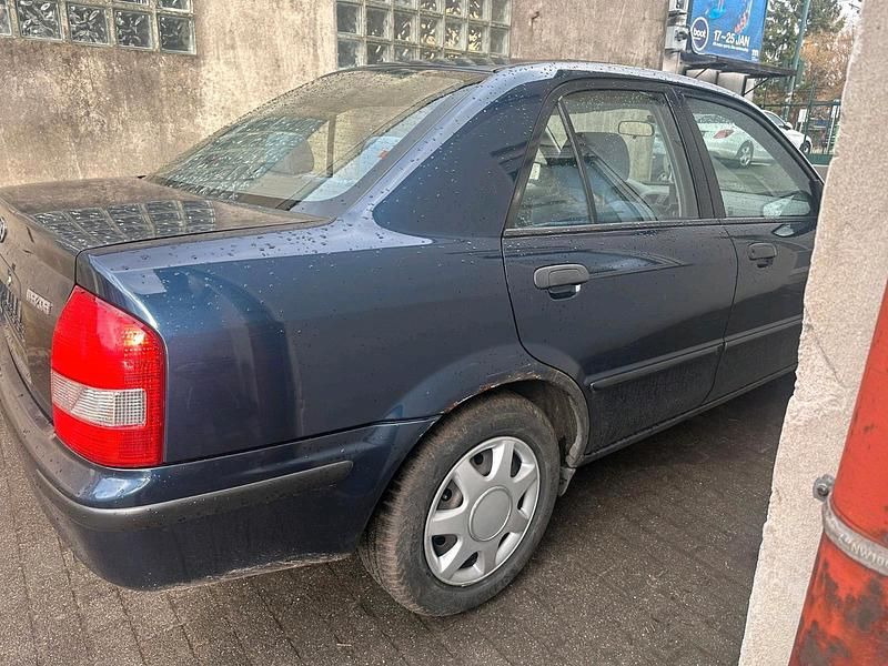 Gebraucht Mazda 323 89 PS (65 kW) 2000 Schwarz Limousine
