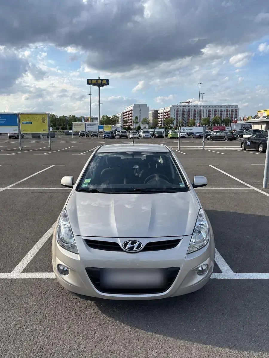 Gebraucht Hyundai i20 Classic 101 PS (74 kW) 2010 Grau Kleinwagen