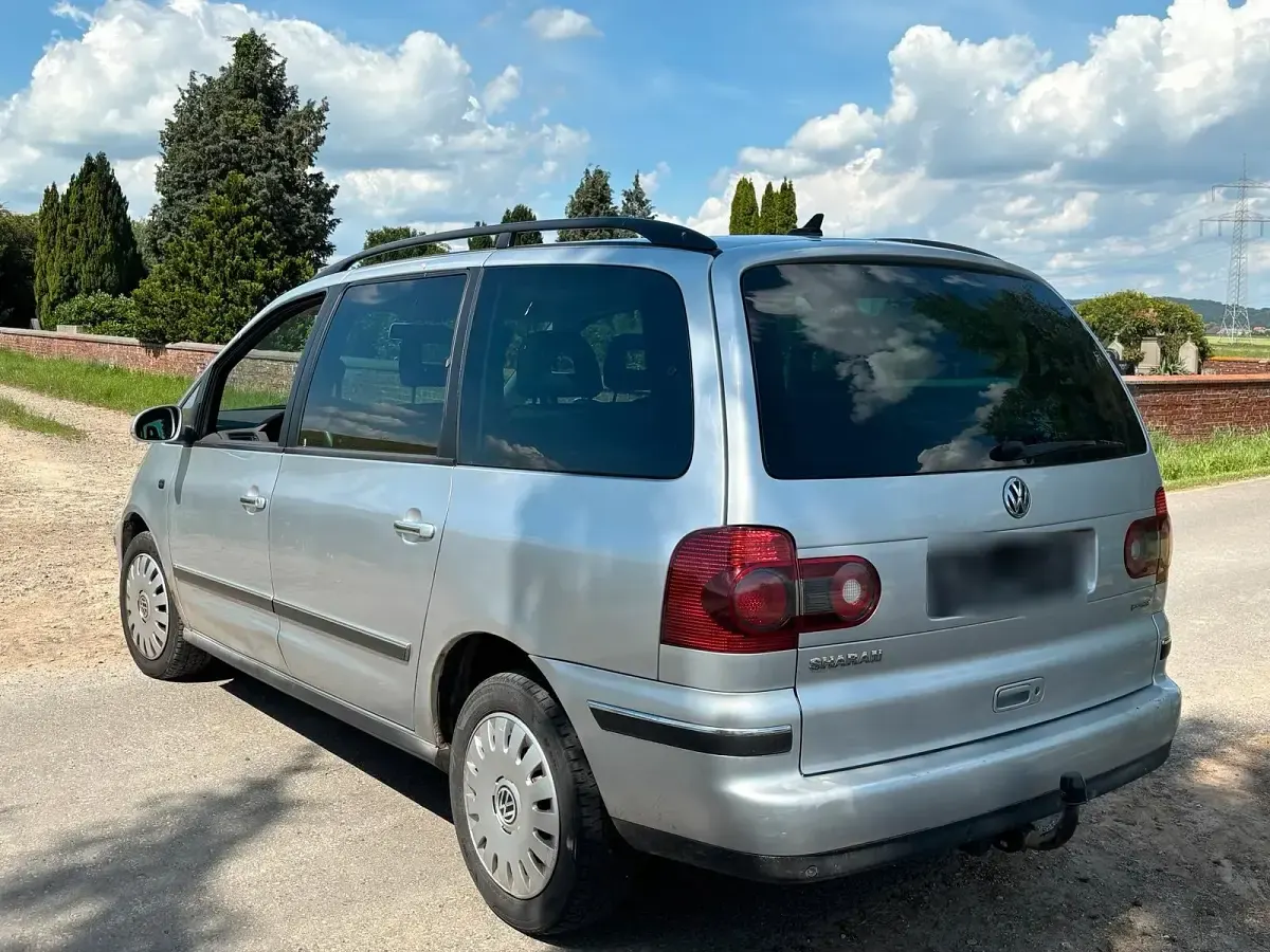 Gebraucht VW Sharan 140 PS (102 kW) 2010 Silber Van / Kleinbus