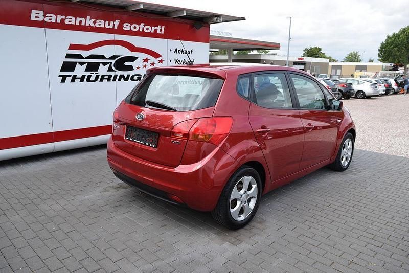 Gebraucht Kia Venga 77 PS (56 kW) 2012 Rot Kleinwagen