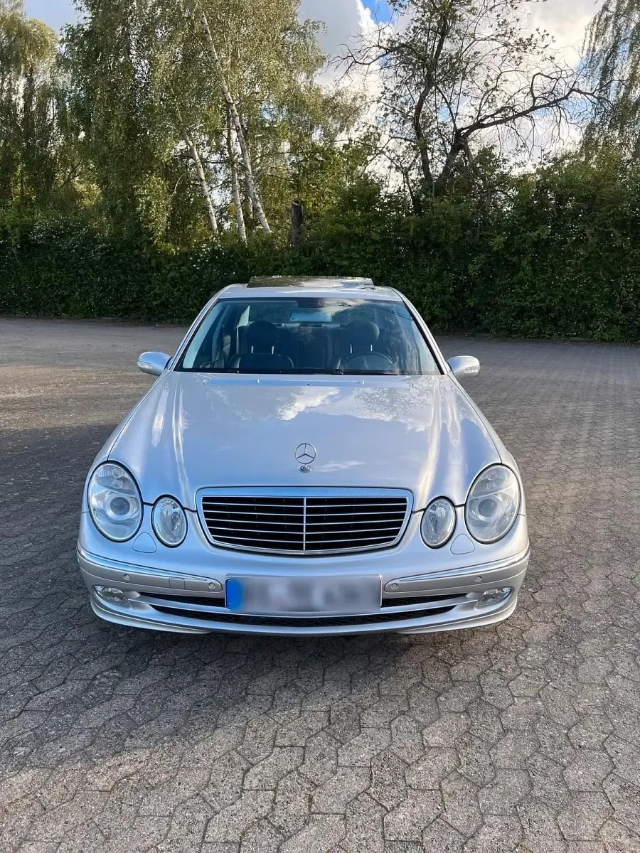 Gebraucht Mercedes E500 Avantgarde 306 PS (225 kW) 2002 Silber Limousine