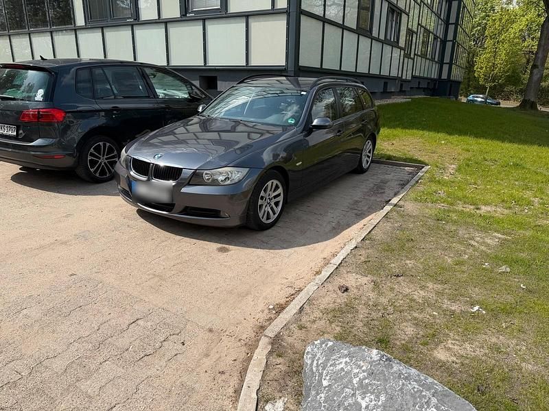 Gebraucht BMW 318 130 PS (95 kW) 2007 Grau Kombi
