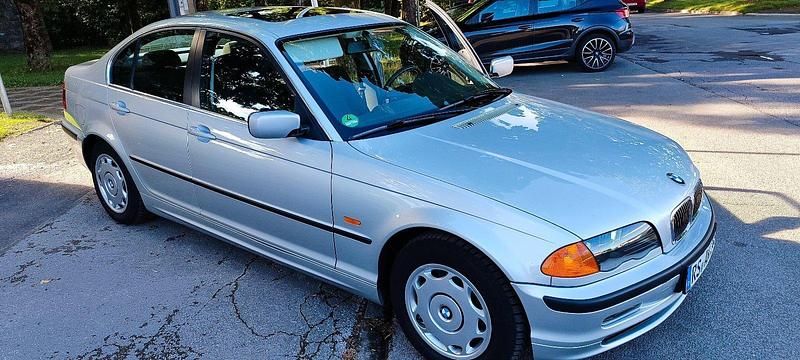 Silber Gebraucht 1998 BMW 320 Limousine | 4.500 € (Guter Preis) - Bild 1/4