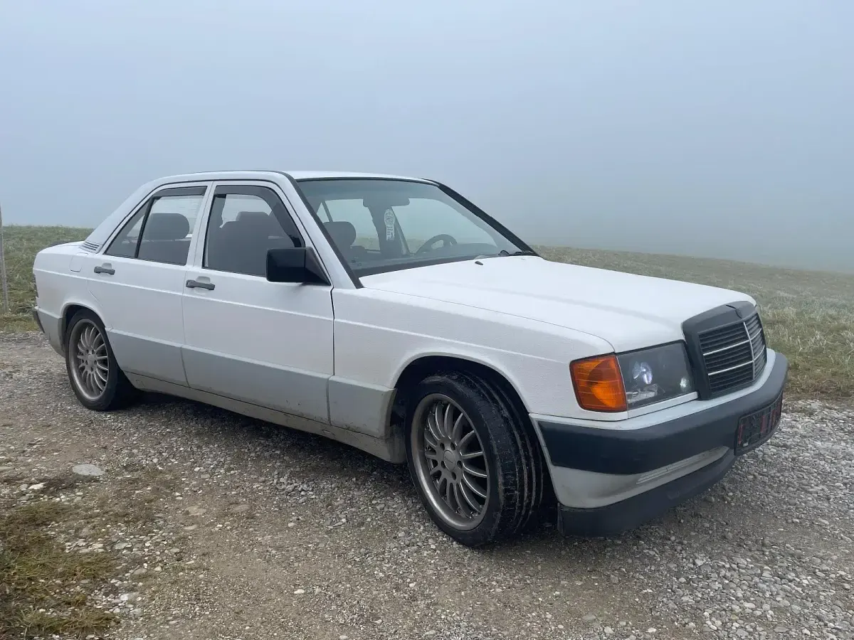 Gebraucht Mercedes 190 125 PS (91 kW) 1989 Weiß Limousine