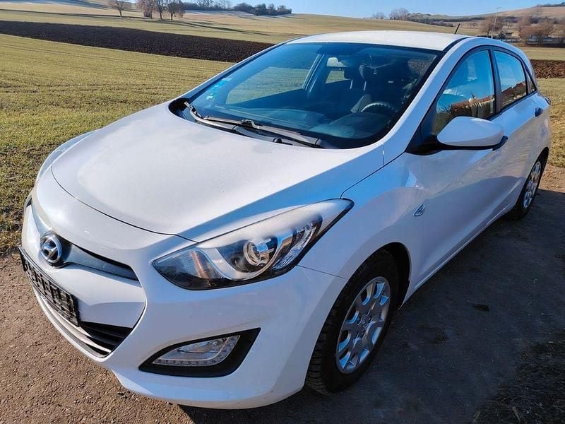 Weiß Gebraucht 2014 Hyundai i30 Style Limousine | 5.500 € (Guter Preis) - Bild 1/4