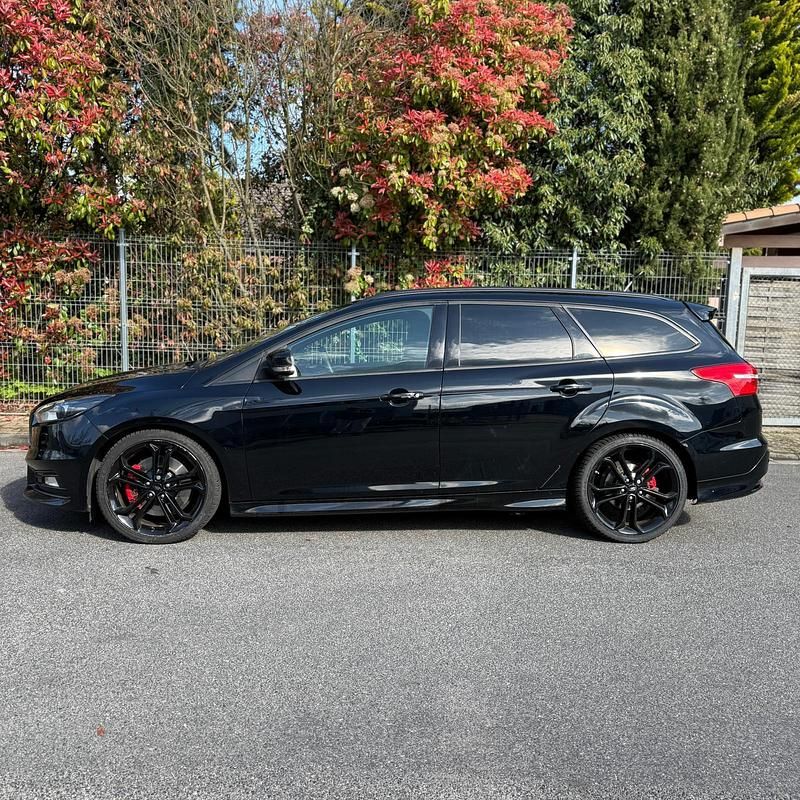 Usata Ford Focus ST 185 CV (136 kW) 2016 Nero Station wagon