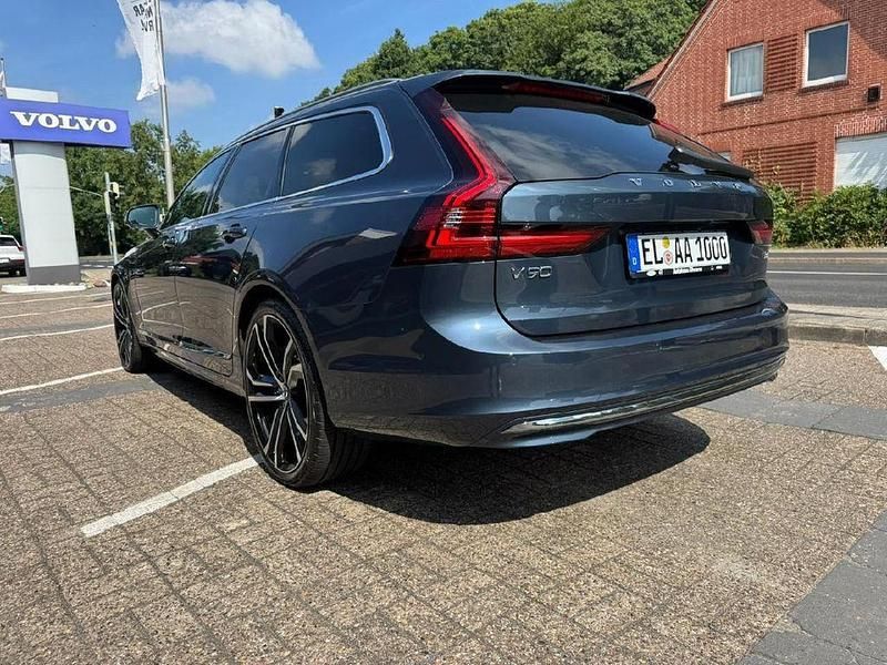 Gebraucht Volvo V90 Ultimate 197 PS (144 kW) 2024 Denim blue / metallic Kombi