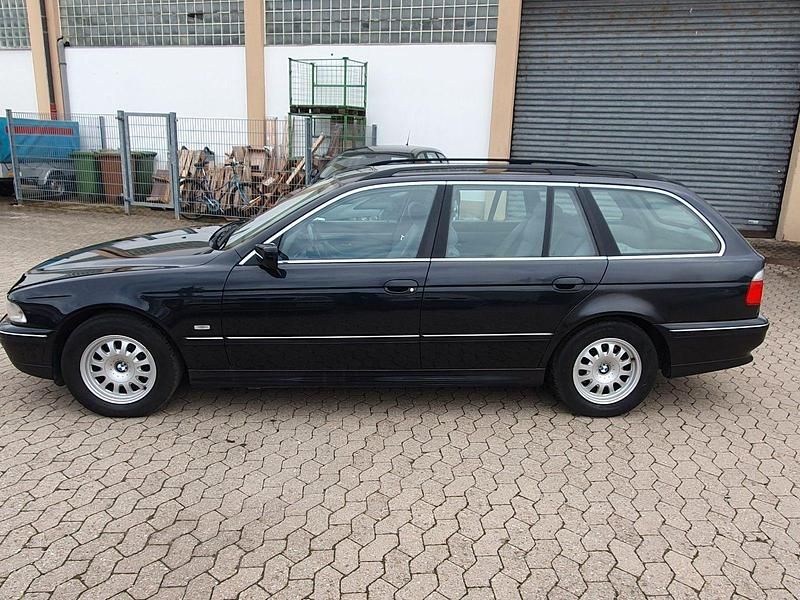 Second-hand BMW 520 150 CP (110 kW) 2000 Negru Break