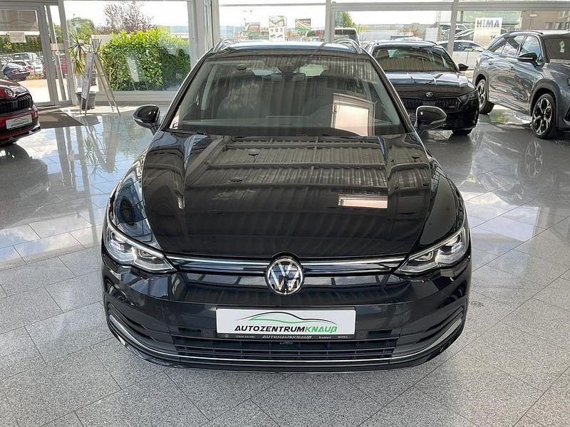 Gebraucht VW Golf VIII Active 150 PS (110 kW) 2022 Deep black perleffekt Kombi