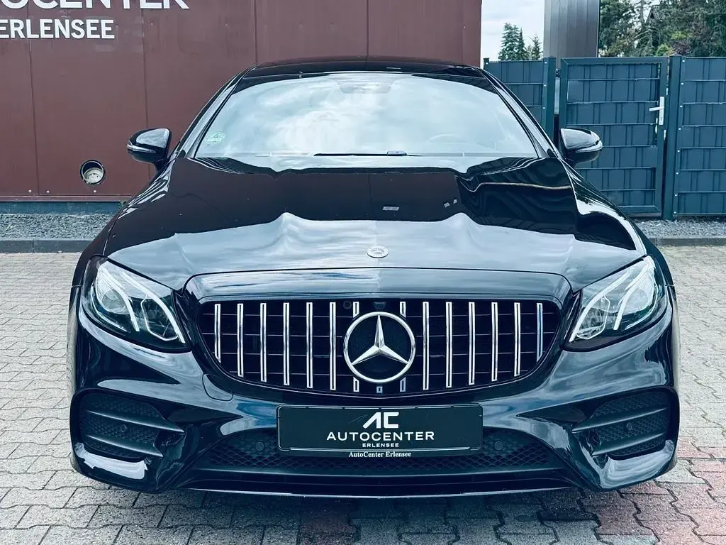 Gebraucht Mercedes E300 AMG line 245 PS (180 kW) 2019 Schwarz Coupé